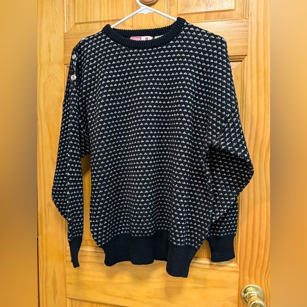 VTG Sheridan Square size 38 beautiful black sweater w/ silver sparkle threading